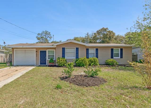 Property at 302 S 15th St, Fernandina Beach, FL 32034, 2 beds, 2 baths