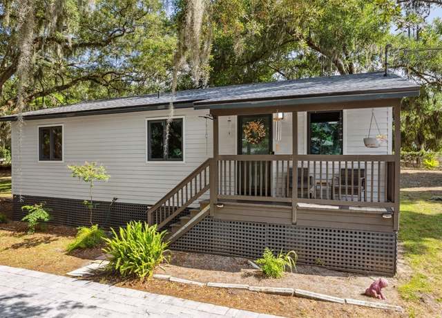 Property at 724 N 14th St, Fernandina Beach, FL 32034, 3 beds, 2 baths