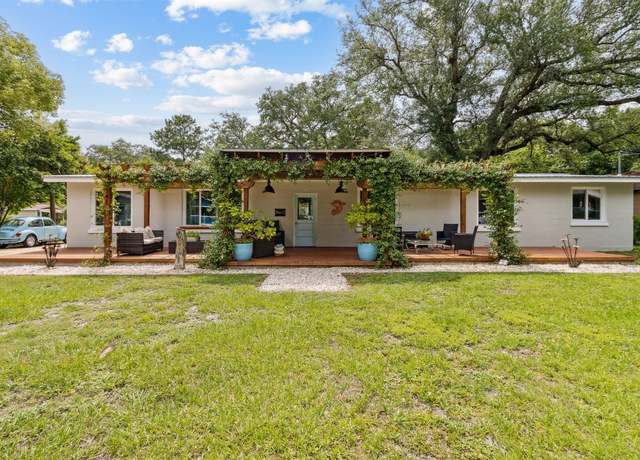 Property at 411 S 5th St, Fernandina Beach, FL 32034, 3 beds, 2 baths