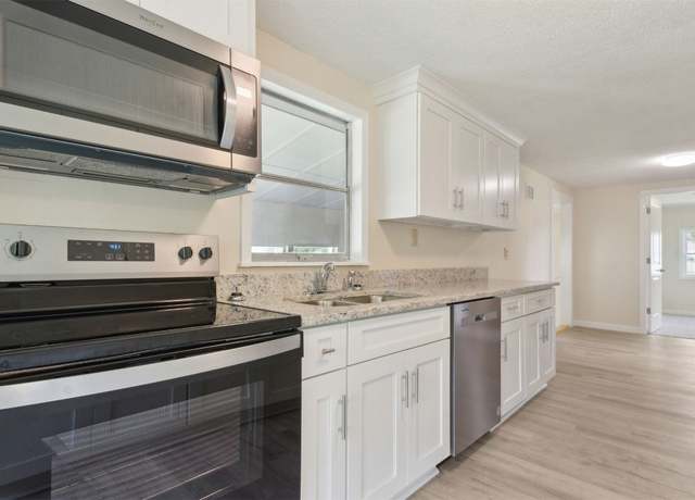 Property at 86160 Harry Green Rd, Yulee, FL 32097, 2 beds, 2 baths