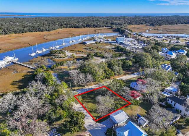 Property at 800 Ladies St, Fernandina Beach, FL 32034