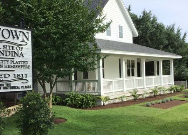 Property at 1133 White St, Fernandina Beach, FL 32034, 3 beds, 1.5 baths