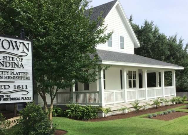 Property at 1133 White St, Fernandina Beach, FL 32034, 3 beds, 1.5 baths