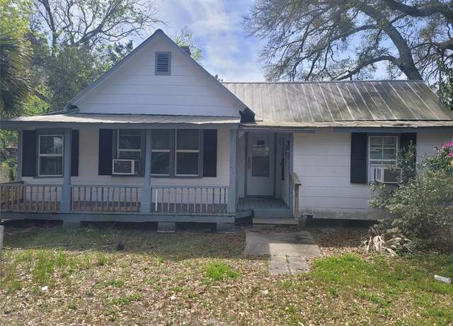 Property at 908 Gum St, Fernandina Beach, FL 32034, 2 beds, 2 baths