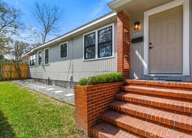 Property at 103 S 14th St, Fernandina Beach, FL 32034, 4 beds, 3 baths