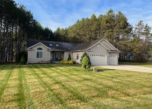 Property at 103 Misty Meadow Ct, Roscommon, MI 48653, 5 beds, 3.5 baths