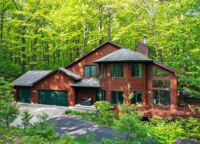 Property at 211 Gardners Grv, Roscommon, MI 48653, 3 beds, 3.5 baths