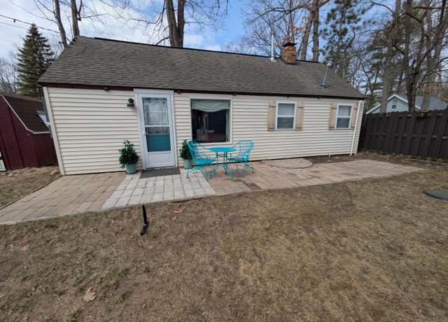 Property at 114 Taylor Ave Unit A, Roscommon, MI 48653, 2 beds, 1 bath