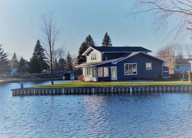 Property at 111 Inlet Dr, Prudenville, MI 48651, 3 beds, 2.5 baths