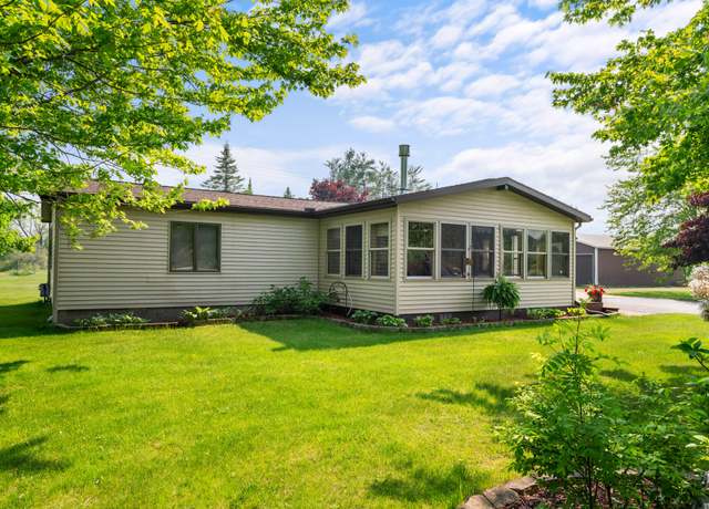 Property at 77 W Vfw Rd, Cheboygan, MI 49721, 3 beds, 2 baths
