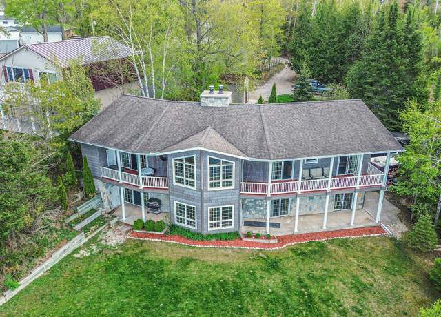 Property at 5560 Chestnut Dr, Cheboygan, MI 49721, 4 beds, 4.5 baths