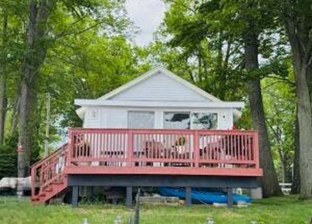 Property at 1106 Houghton View Dr, Houghton Lake, MI 48629, 2 beds, 1 bath
