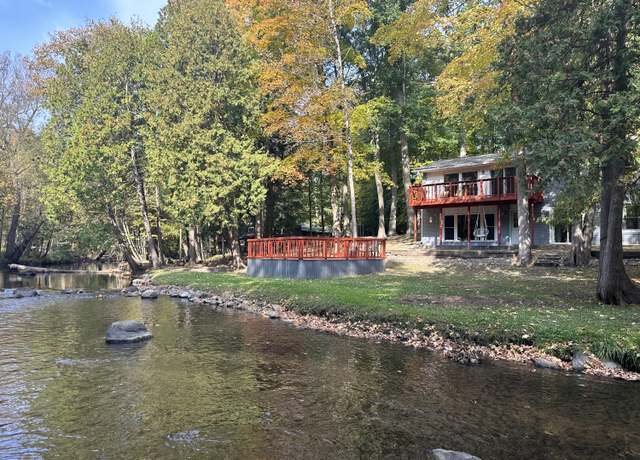 Property at 1474 Colombus Dr, Farwell, MI 48622, 3 beds, 2 baths