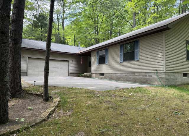 Property at 267 Rising Fawn Trl, Roscommon, MI 48653, 3 beds, 2.5 baths