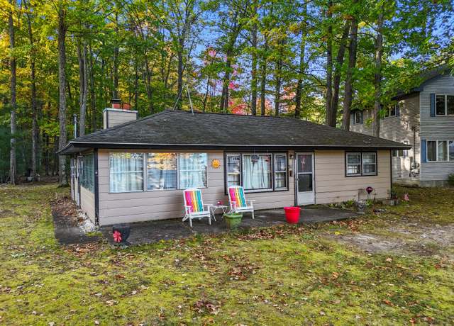 Property at 311 Robbins Ave, Roscommon, MI 48653, 2 beds, 1.5 baths