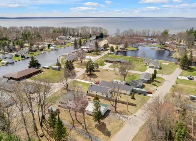 Property at 120 Marina St, Houghton Lake, MI 48629, 6 beds, 2.5 baths