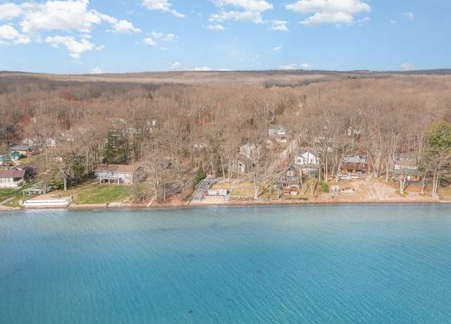 Property at 2958 D W Higgins Lake Dr, Roscommon, MI 48653, 3 beds, 1 bath