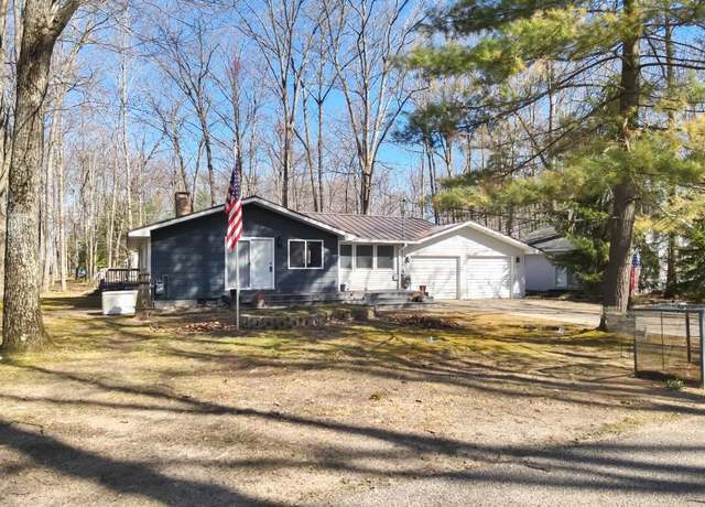 Property at 234 Pocahontas Ave, Roscommon, MI 48653, 2 beds, 2.5 baths