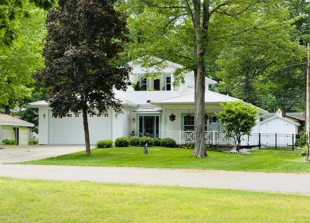 Property at 129 Ethel Dr, Roscommon, MI 48653, 4 beds, 2.5 baths
