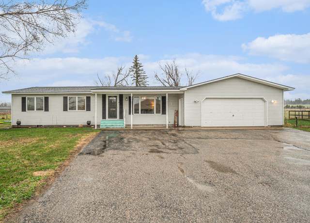 Property at 10524 Moonlight Bay Rd, Cheboygan, MI 49721, 4 beds, 1.5 baths