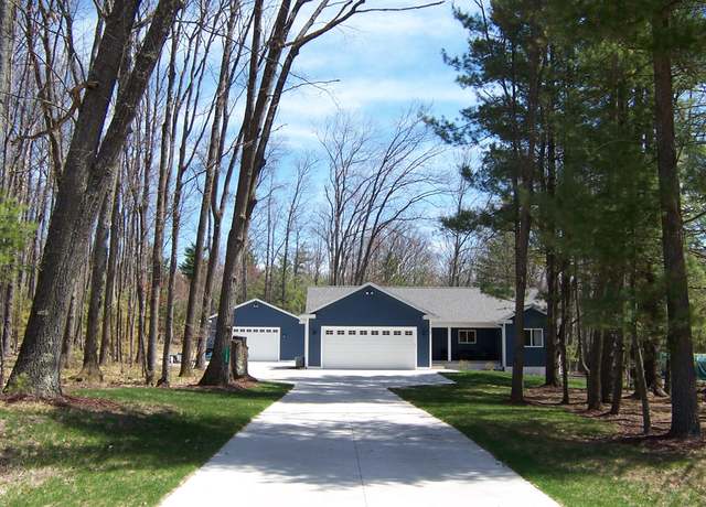 Property at 11889 Majestic Hills Ct, Roscommon, MI 48653, 4 beds, 3 baths