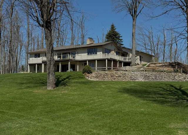 Property at 719 Poquette Rd, Gaylord, MI 49735, 4 beds, 3 baths