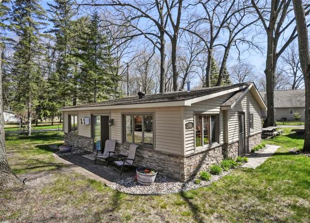 Property at 135 Alpena Trl, Houghton Lake, MI 48629, 3 beds, 1 bath