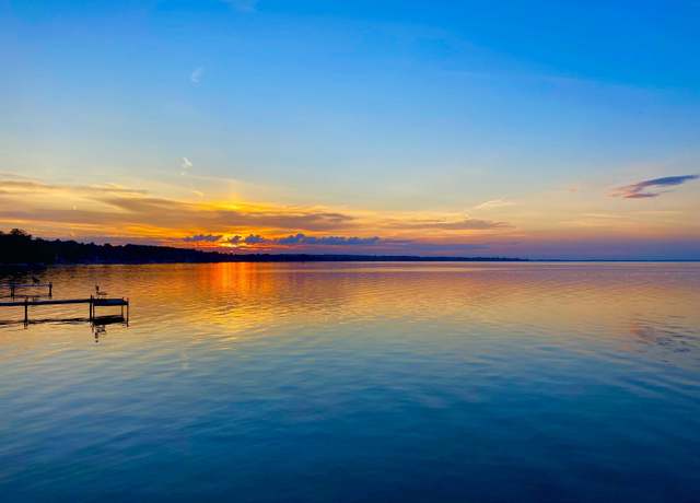Property at 204 Broadway Rd #4, Houghton Lake, MI 48629, 5 beds, 3.5 baths