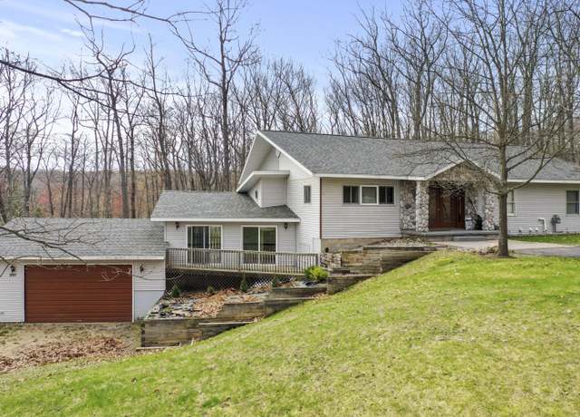 Property at 207 Cindy Ave, Roscommon, MI 48653, 4 beds, 3 baths