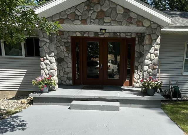Property at 207 Cindy Ave, Roscommon, MI 48653, 4 beds, 3 baths