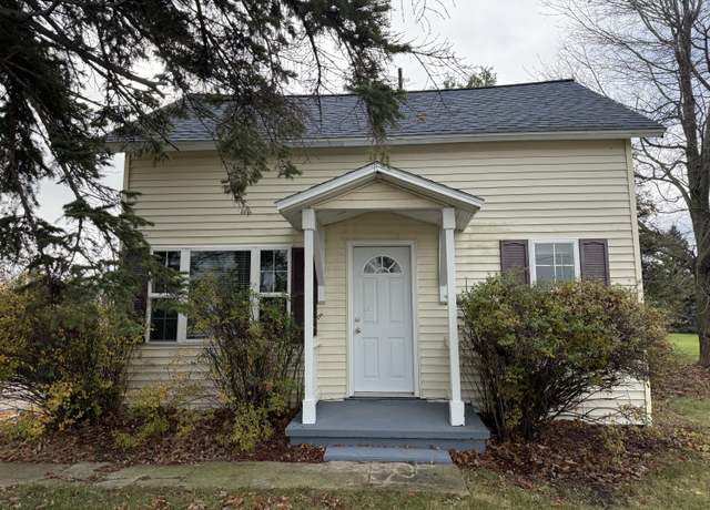 Property at 172 E Lincoln Ave, Cheboygan, MI 49721, 4 beds, 1 bath