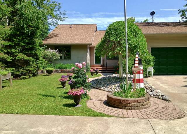 Property at 12039 Mackinaw Straits Dr, Cheboygan, MI 49721, 3 beds, 2.5 baths