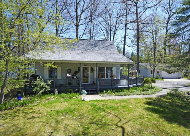 Property at 146 Burrill Dr, Prudenville, MI 48651, 3 beds, 1 bath