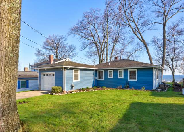 Property at 806 Houghton View Dr, Prudenville, MI 48651, 2 beds, 1.5 baths