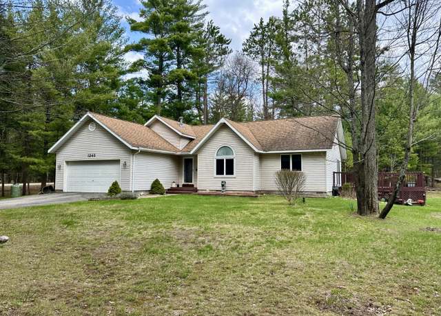 Property at 1243 Euclid Ave, Grayling, MI 49738, 3 beds, 2 baths