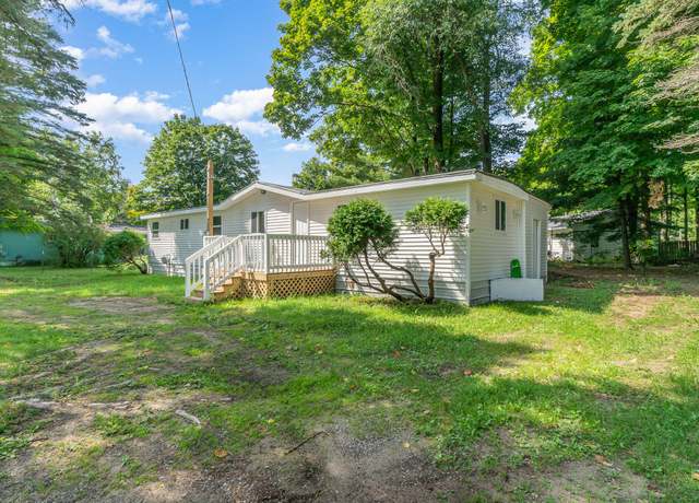 Property at 1676 Springwood Ave, Gaylord, MI 49735, 4 beds, 1 bath