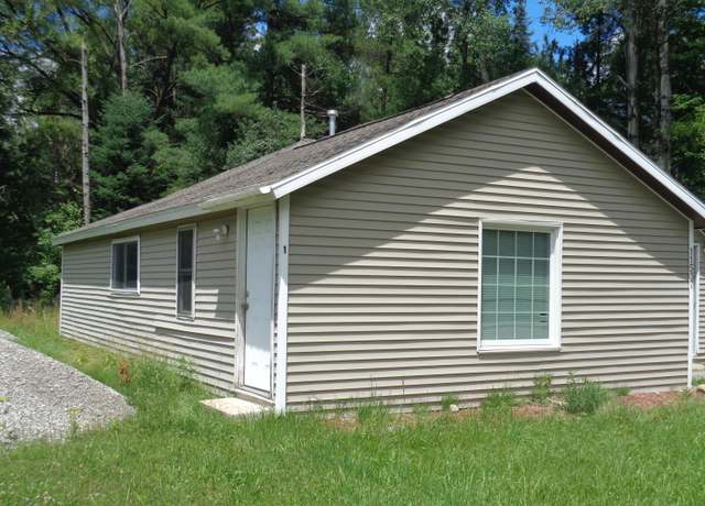 Property at 11537 S Bennet, Roscommon, MI 48653, 6 beds, 2 baths