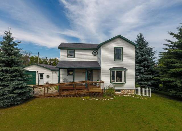 Property at 1050 Mackinaw Ave, Cheboygan, MI 49721, 3 beds, 3.5 baths