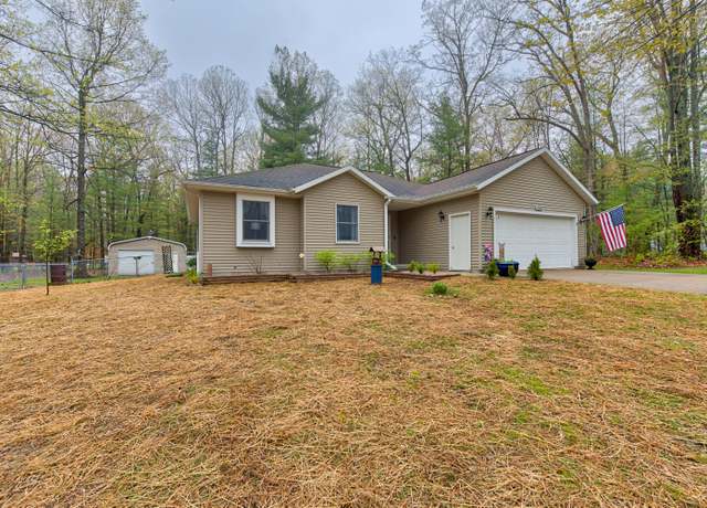 Property at 134 Teaberry Ln, Houghton Lake, MI 48629, 3 beds, 2 baths