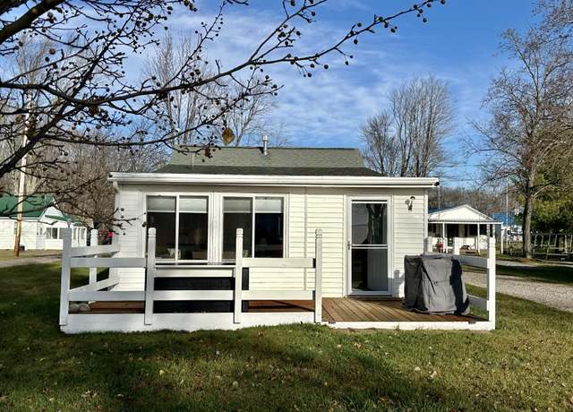 Property at 7697 E Houghton Lake Dr, Houghton Lake, MI 48629, 2 beds, 1 bath
