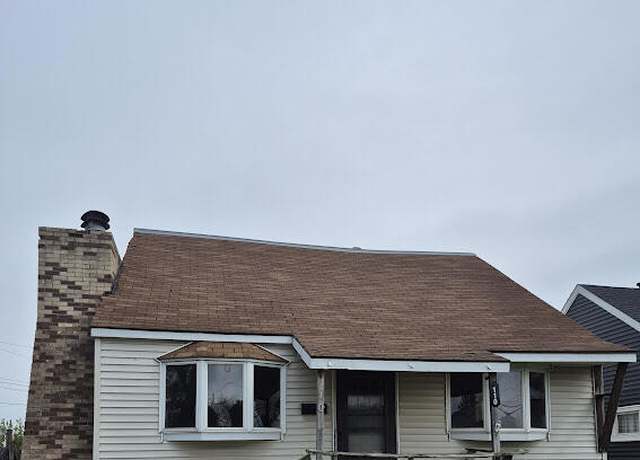 Property at 110 W 12th Ave, Sault Ste Marie, MI 49783, 2 beds, 1.5 baths