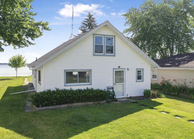 Property at 12328 West Shore Dr, Houghton Lake, MI 48629, 3 beds, 1 bath