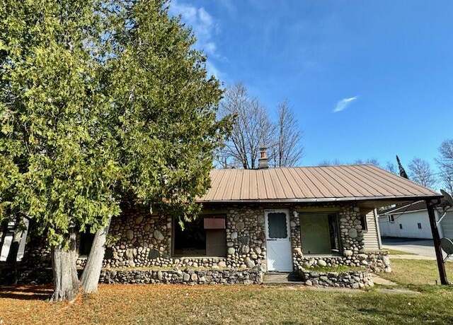 Property at 9857 N Old 27, Vanderbilt, MI 49795, 2 beds, 1 bath