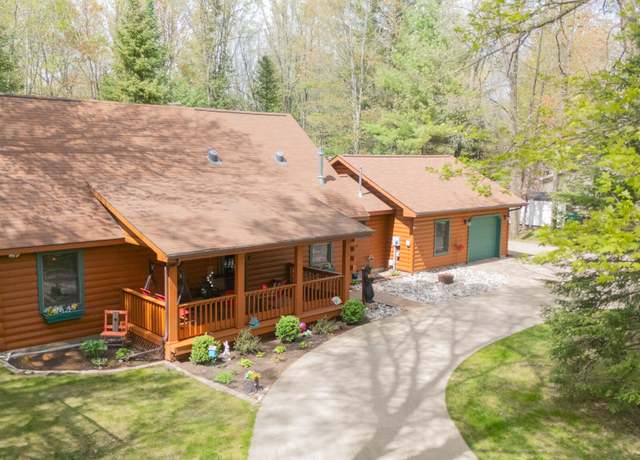 Property at 305 Meadow Ln, Houghton Lake, MI 48629, 3 beds, 2.5 baths