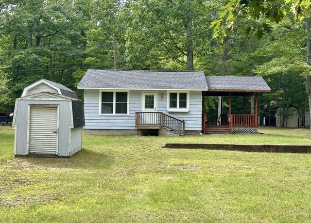 Property at 309 Woodlawn Ave, Roscommon, MI 48653, 2 beds, 1 bath