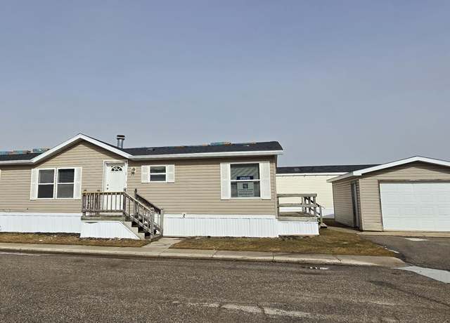 Property at 100 Woodland Ct, Cheboygan, MI 49721, 3 beds, 2.5 baths