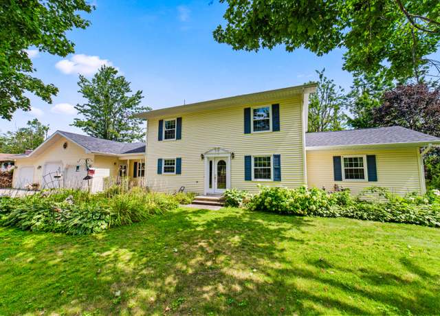 Property at 906 Woodcrest Dr, Gaylord, MI 49735, 5 beds, 2.5 baths