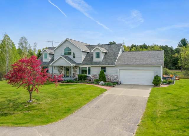 Property at 201 Country Ct, Houghton Lake, MI 48629, 4 beds, 2.5 baths