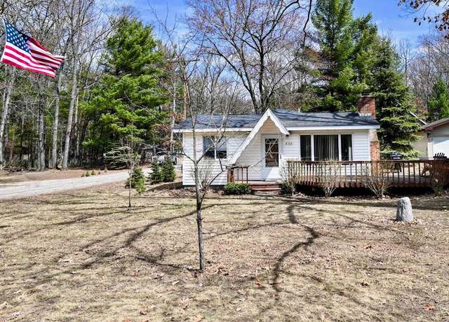 Property at 638 Old Trail Dr, Houghton Lake, MI 48629, 3 beds, 1.5 baths