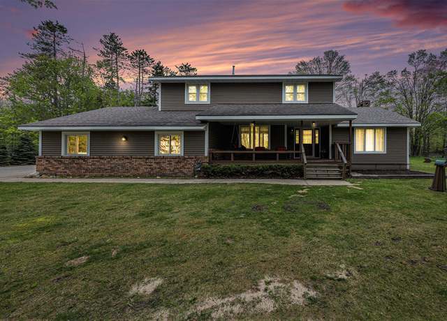 Property at 662 Crestwood Dr, Gaylord, MI 49735, 5 beds, 3 baths